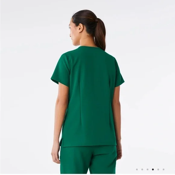 FIGS Casma Three Pocket Scrub Top in Hunter Green - Picture 2 of 7
